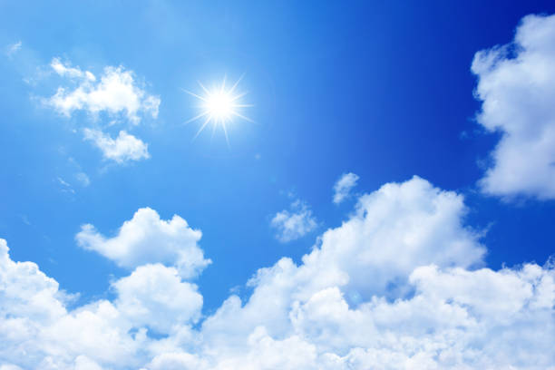 солнце на голубом небе - sunny season summer autumn стоковые фото и изображения