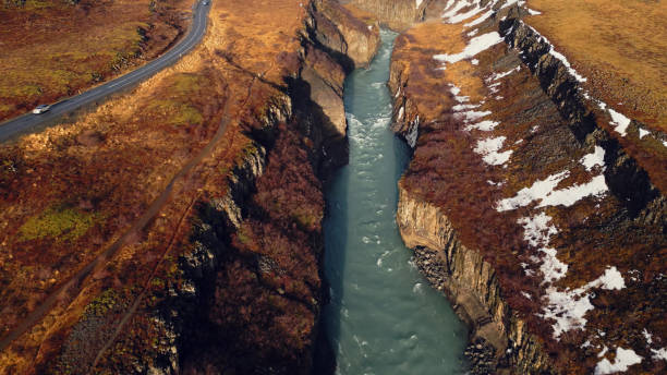 prise de vue par drone de la cascade de la rivière gullfoss - north cascades national park cascade range river waterfall photos et images de collection