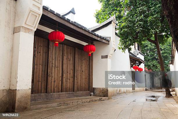 Tranquila Comida China Tradicional Alley Foto de stock y más banco de imágenes de Acera - Acera, Aire libre, Aldea
