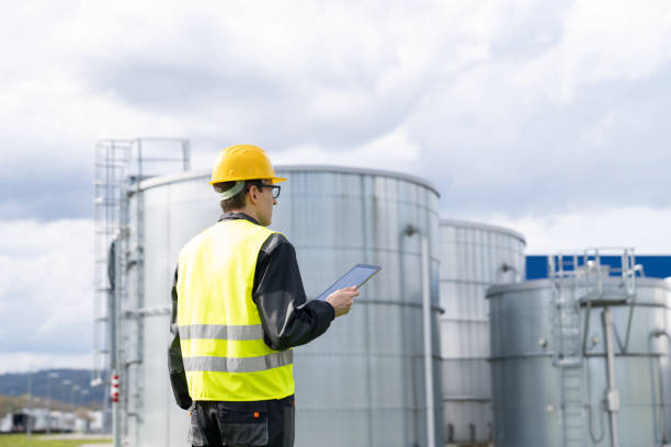 istock Engineer on a background of gas tanks. 1494264543