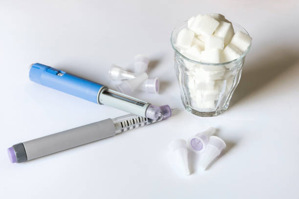 糖尿病患者のためのインスリン注射ペンまたはインスリンカートリッジペン。 - hyperglycemia ストックフォトと画像