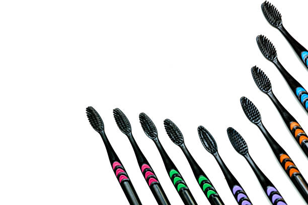 spazzolini neri con inserti colorati isolati su bianco. creatività progettuale - getting the mail foto e immagini stock