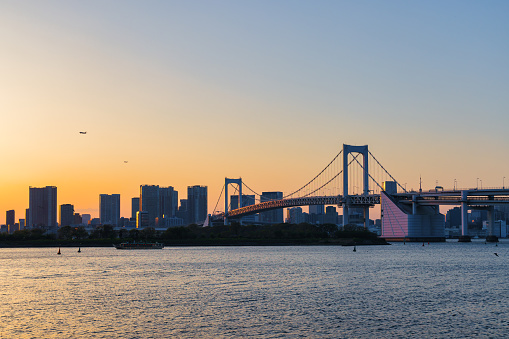 picture of the Rainbow Bridge in Tokyo, Japan, at sunset