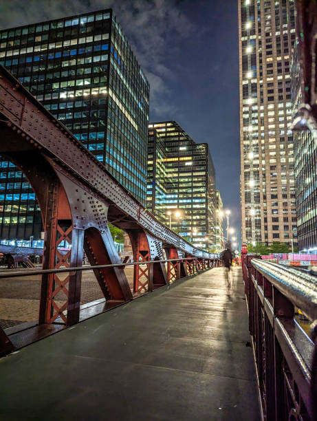 istock street and riverview scenes in downtown chicago 1494343990