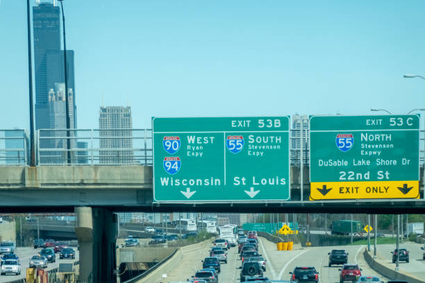 istock street and riverview scenes in downtown chicago 1494344452