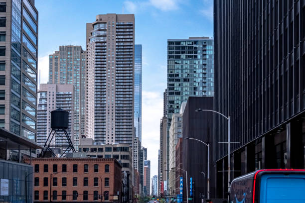 istock street and riverview scenes in downtown chicago 1494344746