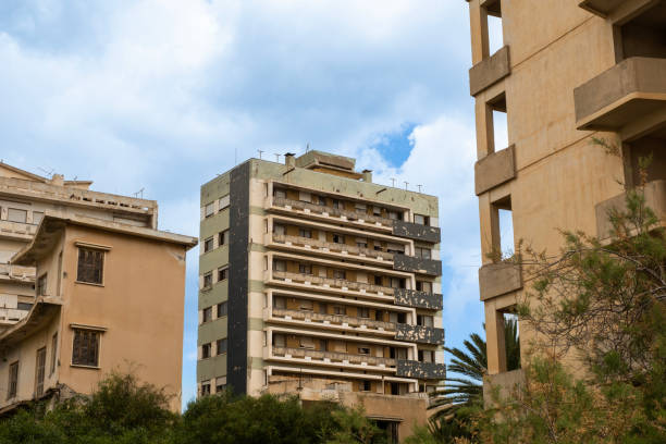 ville fantôme de varosha - hotel occupation photos et images de collection