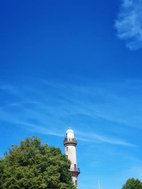 istock Leuchtturm unter blauem Himmel 1494473915
