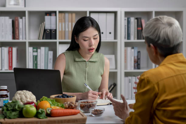 istock Nutritionist with woman client 1494492873