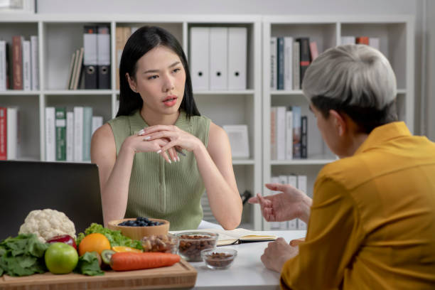 istock Nutritionist with woman client 1494492874