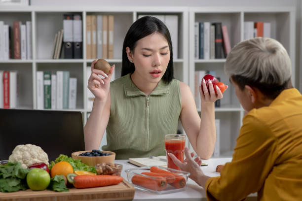 istock Nutritionist with woman client 1494492893