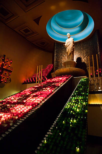 st-joseph oratório (irmão andre túmulo - st joseph oratory imagens e fotografias de stock