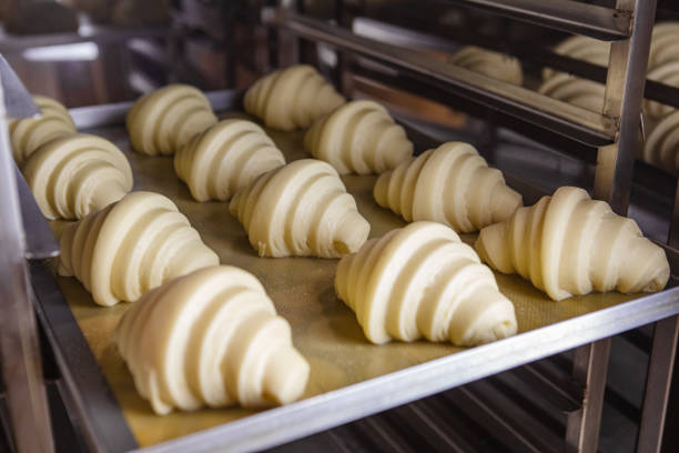 Croissant Francês: A Receita Clássica e Perfeita - receita deliciosa profissional - passo 1