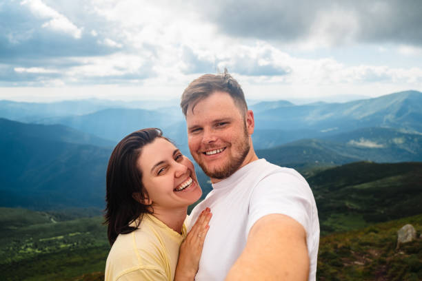 istock A happy couple on the mountain 1494540906