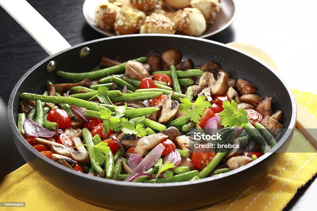 Hongos con verduras asadas - Foto de stock de Alimento libre de derechos