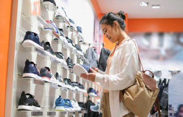 indonesian woman shopping sport shoes in shoe’s store - shoe store shoe shopping retail imagens e fotografias de stock