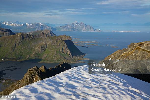 Foto de Costa Norueguesa e mais fotos de stock de Austvagoy - Austvagoy, Clima polar, Cordilheira