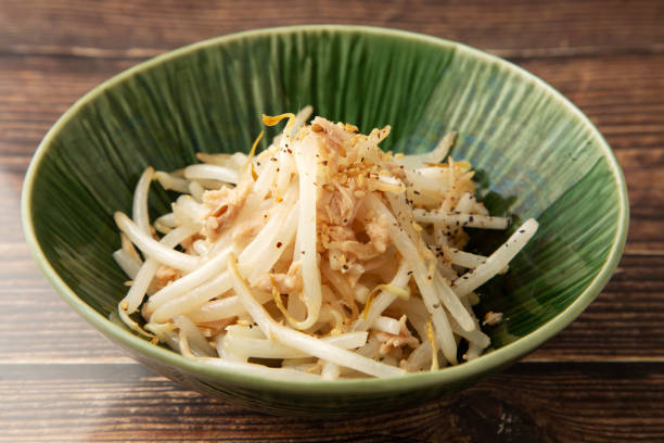 istock Japanese bean sprouts and tuna「MUGEN MOYASHI」 1494576574