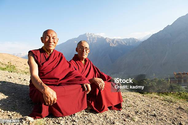 Dos Indian Tibetano Monje Lama Foto de stock y más banco de imágenes de Monje - Monje, Meditar, Budismo