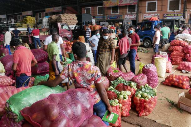 Traders at a vegetable market during Sri Lanka’s economic crisis stock photo