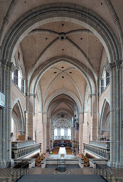 interior de la catedral de trier, alemania - trierer dom fotografías e imágenes de stock