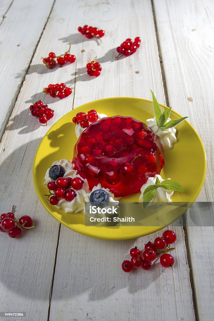 Rote Johannisbeere Gelee und Minze-Blätter - Lizenzfrei Amerikanische Heidelbeere Stock-Foto
