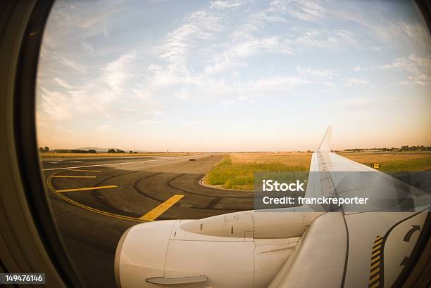 Luftaufnahme Vom Flugzeug Bullauge Bei Sonnenuntergangfischaugenobjektiv Stockfoto und mehr Bilder von Firmenflugzeug