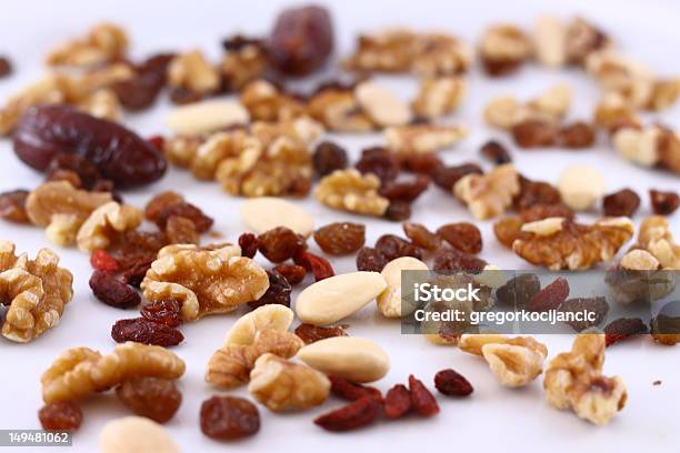 Mezclado Seco Frutas Y Nueces Foto de stock y más banco de imágenes de Alimentos deshidratados - Alimentos deshidratados, Almendra, Comida sana