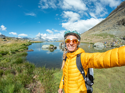 MTB female on trail taking selfie photo to share online