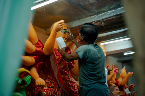istock Artist making hindu god durga devi at Kumortuli 1494867198