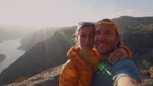Couple hiking in the Norwegian mountains and taking a selfie