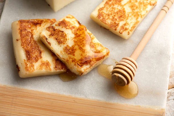 Minas Gerais state is famous for its milk, and dairy products, fried rennet cheese (Queijo de Coalho), a very traditional Brazilian delicacy accompanied by honey.