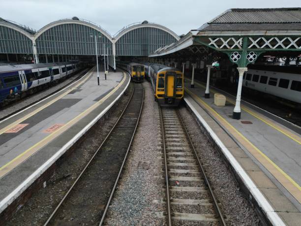 gare de paragon, échangeur de hull, ferensway, kingston upon hull - kingston upon hull photos et images de collection