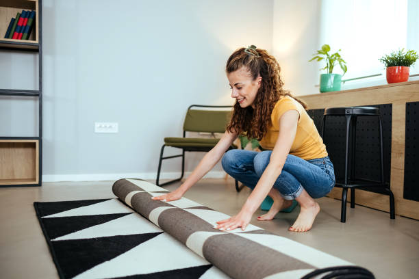 istock Housewife rolls the carpet 1494907751