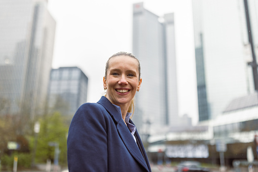 Portrait of businesswoman elegantly dressed in Frankfurt's business district. Her professional attire and confident expression exude success and determination