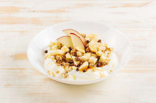 Îreakfast plate with yogurt, fruits and flakes. Healthy food concept.