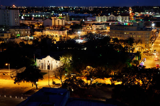 istock Alamo Plaza, San Antonio 1494930293