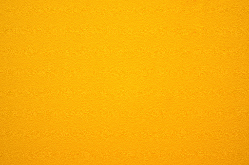 Fondo de textura de pared amarilla. La superficie de la pared de piedra pintada con pintura de esmalte. photo