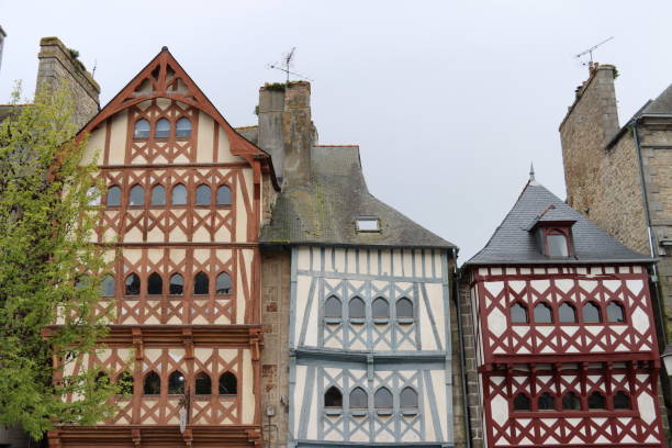 Guingamp in Brittany Architecture du quartier historique de Guingamp dans les côtes d’armor en Bretagne guingamp brittany stock pictures, royalty-free photos & images