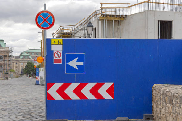 Construction Site Barrier Signs Direction Arrow No Parking Pedestrians Traffic Signs Flashing Light at Construction Site Barrier road chevron warning signs stock pictures, royalty-free photos & images
