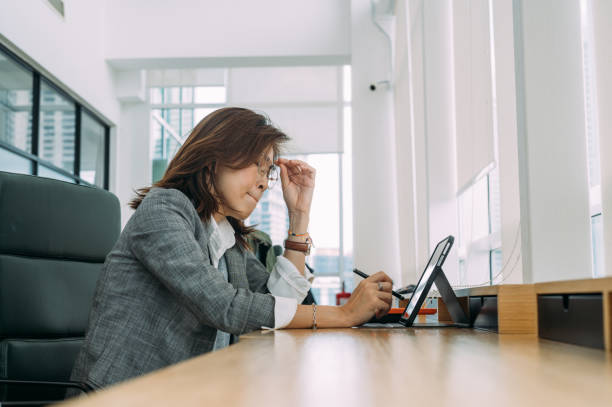istock She has one too many deadlines to deal with 1495139970
