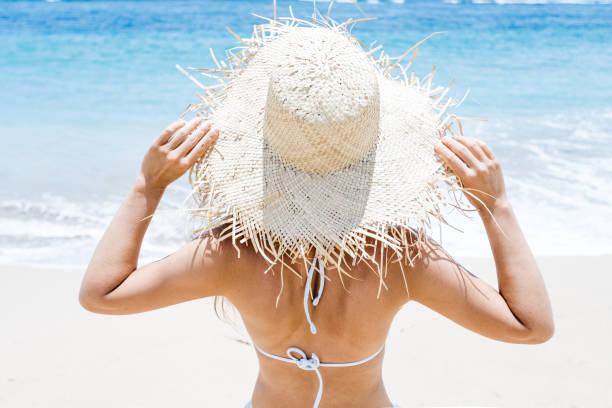 istock Young girl in a straw hat on the beach. 1495191777