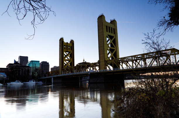 istock Tower Bridge And Sacramento River Early Morning Blue Sky 1495241028