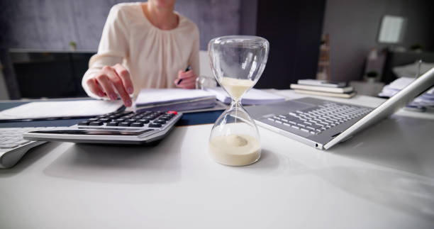 istock Late Invoice And Billing Deadline With Hourglass 1495275503