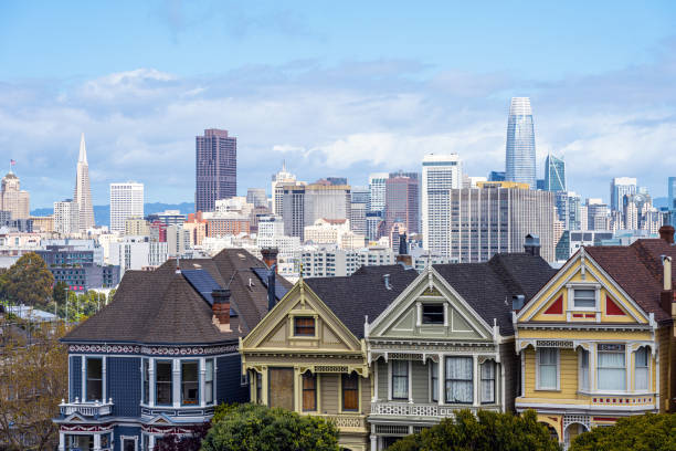 istock Old victorian houses in San Francisco 1495275913