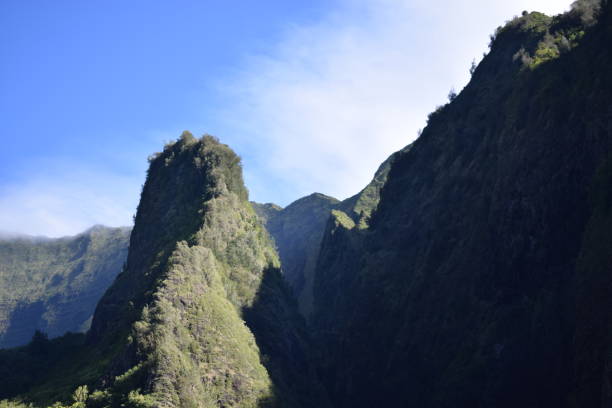 iao valley needle, maui front view - maui iao valley state park hawaii islands mountain imagens e fotografias de stock