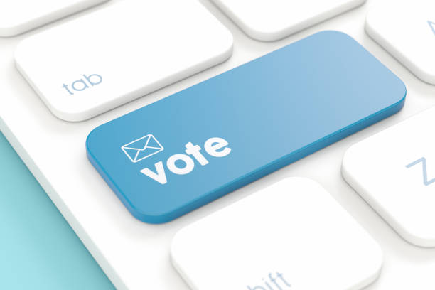 concept d’élection en ligne avec touche de vote sur le clavier de l’ordinateur - politics internet computer key render photos et images de collection