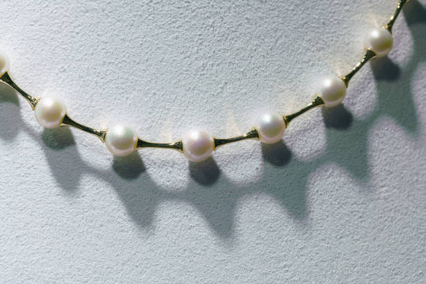 perlenkette - pearl necklace earring jewelry stock-fotos und bilder