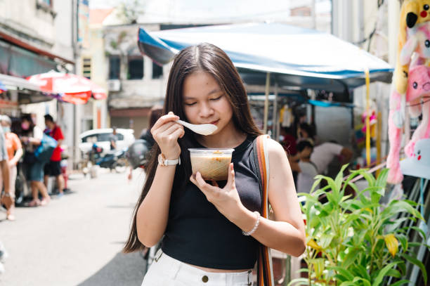 istock Asian Chinese eating chendul at Penang. 1495327242