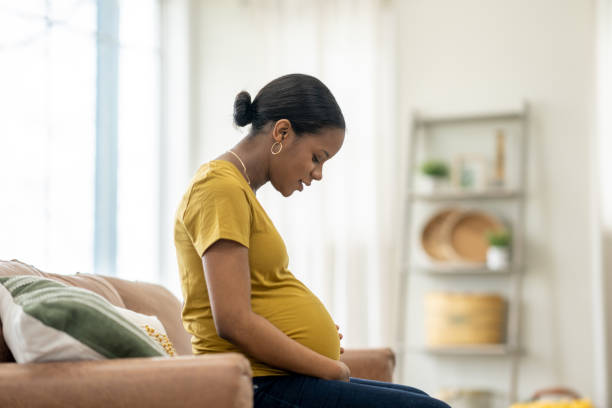 waiting for baby - human pregnancy prenatal care women abdomen imagens e fotografias de stock